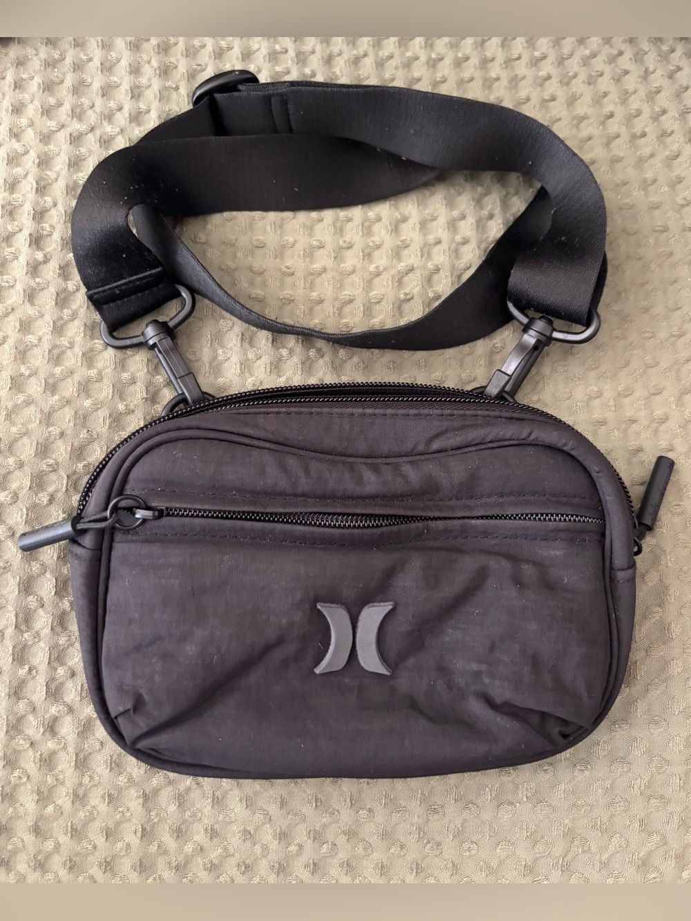 Hurley Horizon Crossbody Camera Sling Bag